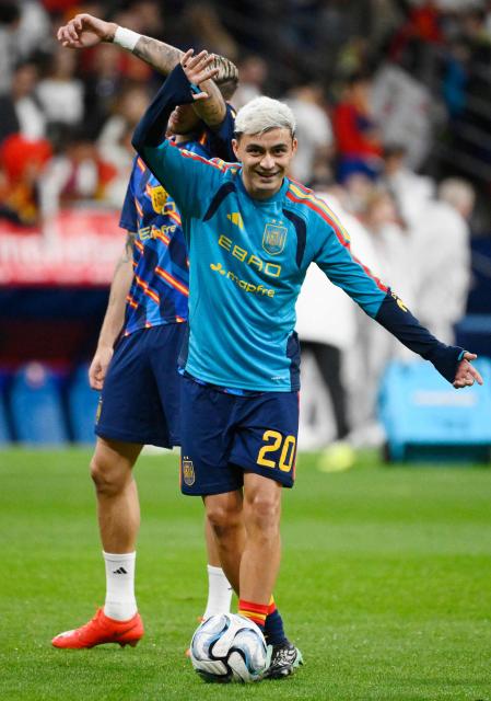 Spain's midfielder #20 Pedri warms up before the UEFA Nations League Group A3 football match between Spain and the Czech Republic at the Carlos Tartiere Stadium in Oviedo on October 3, 2026 (Photo by Miguel RIOPA / AFP)