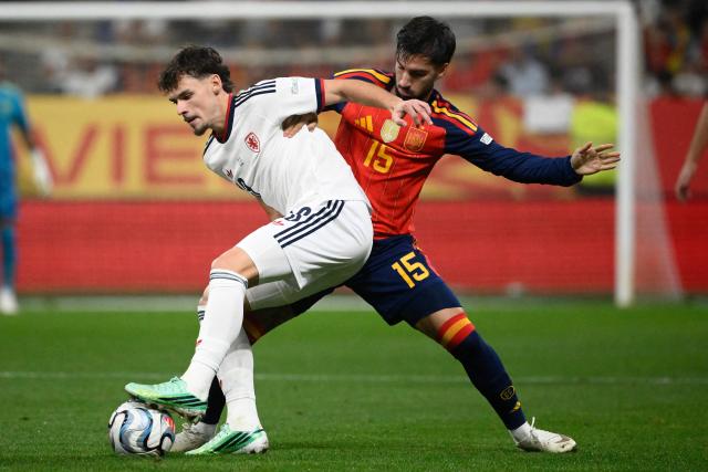 Czech Republic's midfielder #13 Lukas Ambros and Spain's midfielder #15 Alex Baena fight for the ball during the UEFA Nations League Group A3 football match between Spain and the Czech Republic at the Carlos Tartiere Stadium in Oviedo on October 3, 2026 (Photo by Miguel RIOPA / AFP)