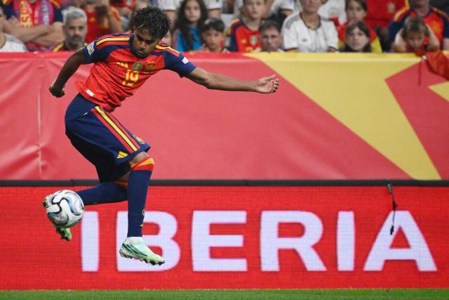Spain's forward #19 Lamine Yamal kicks the ball during the UEFA Nations League Group A3 football match between Spain and the Czech Republic at the Carlos Tartiere Stadium in Oviedo on October 3, 2026 (Photo by Miguel RIOPA / AFP)