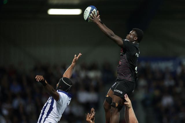 Toulouse's French flanker Marc-Elie Kouassi (R) grabs the ball in a line out during the French Top14 rugby union match between Castres Olympique and Stade Toulousain at Stade Pierre Fabre in Castres, southwestern France, on October 3, 2026. (Photo by Valentine CHAPUIS / AFP)