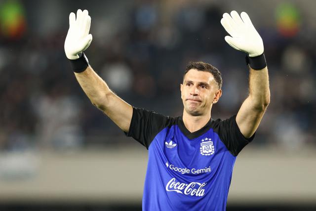 Argentina's goalkeeper #23 Emiliano Martinez warms up ahead of the international friendly football match between Argentina and Burkina Faso at the Mas Monumental stadium in Buenos Aires on October 3, 2026. (Photo by Alejandro PAGNI / AFP)