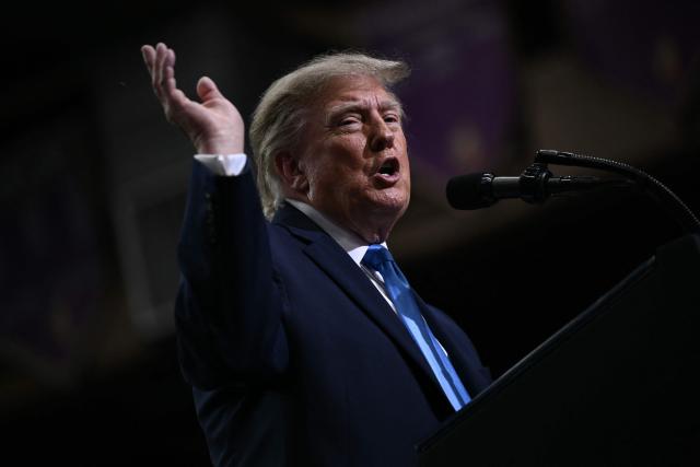US President Donald Trump speaks during a campaign rally in Vandalia, Ohio, on October 3, 2026. (Photo by Brendan SMIALOWSKI / AFP)