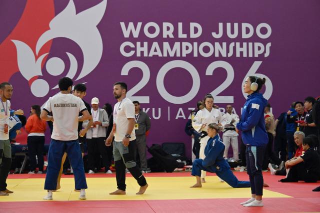 Athletes warm up prior to the first bouts at the World Judo Championships in Baku on October 4, 2026. (Photo by Alexander NEMENOV / AFP)