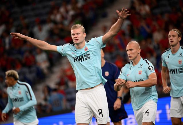 Norway's forward #09 Erling Haaland warms up prior the UEFA Nations League Group 4 football match between Portugal and Norway at Dragao stadium in Porto on October 3, 2026 (Photo by Miguel RIOPA / AFP)