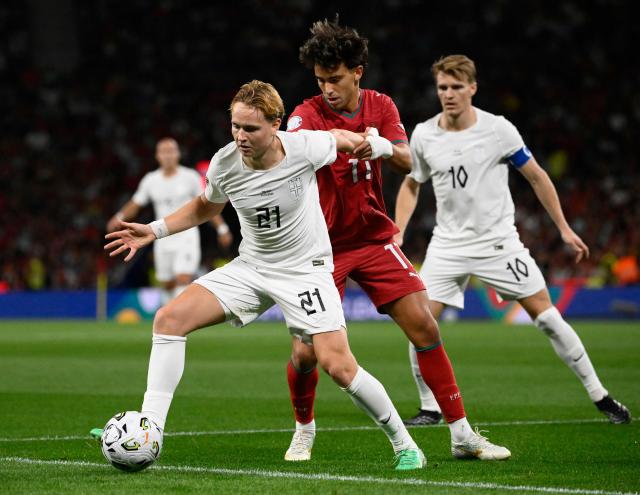 Norway's midfielder #21 Andreas Schjelderup fights for the ball with Portugal's forward #11 Joao Felix during the UEFA Nations League Group 4 football match between Portugal and Norway at Dragao stadium in Porto on October 3, 2026. (Photo by Miguel RIOPA / AFP)