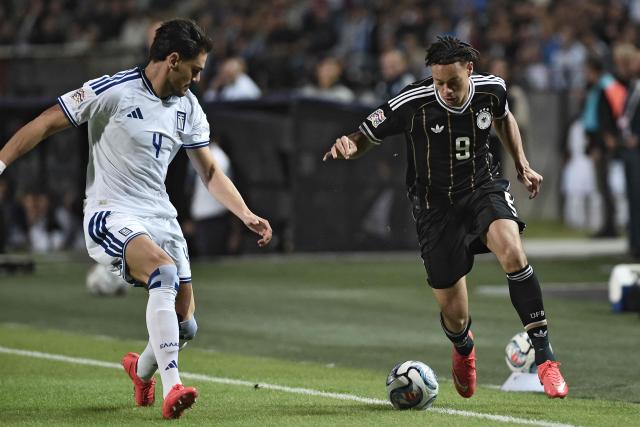 Greece's defender #04 Ntinos Mavropanos (L) fights for the ball with Germany's forward #09 Derry Scherhant (R) during the UEFA Nations League League A Group 2 matchday 4 match between Greece and Germany at Toumba Stadium in Thessaloniki on October 4, 2026. (Photo by Sakis Mitrolidis / AFP)