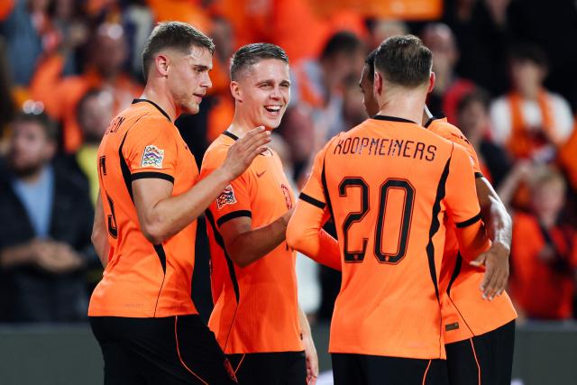Netherlands' midfielder #20 Teun Koopmeiners celebrates scoring his team's first goal with teammates during the UEFA Nations League football Group A2 match between the Netherlands and Serbia at the Philips stadium in Eindhoven on October 4, 2026. (Photo by Sonny Lensen / ANP / AFP) / Netherlands OUT
