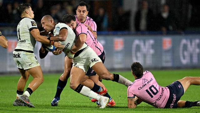Toulon's French center Gaël Fickou is tackled during the French Top 14 rugby union match between Montpellier Herault Rugby (MHR) and Rugby Club Toulonnais (RCT) at the Stade de la Mosson in Montpellier, southern France, on October 4, 2026. (Photo by Gabriel BOUYS / AFP)