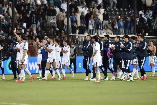 Greek players greet supporters at the end of the UEFA Nations League Group A2 football match between Greece and Germany at the Toumba Stadium in Thessaloniki on October 4, 2026. (Photo by Sakis Mitrolidis / AFP)