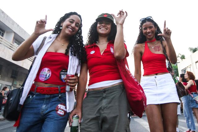 Supporters of Brazil's President and Presidential candidate Luiz Inacio Lula da Silva react following the partial results of the presidential election in Brasilia on October 4, 2026. Brazilian senator Flavio Bolsonaro, son of the far-right former president Jair Bolsonaro, is leading incumbent Luiz Inacio Lula da Silva in partial results from October 4, 2026, election. (Photo by Igo Estrela / AFP)