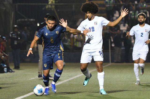 Nicaragua's defender #06 Emmanuel Gomez and Dominican Republic's forward #19 Peter Federico fight for the ball during the Concacaf Nations League Cup football match between Nicaragua and Dominican Republic at the National Stadium in Managua on October 4, 2026. (Photo by AFP)