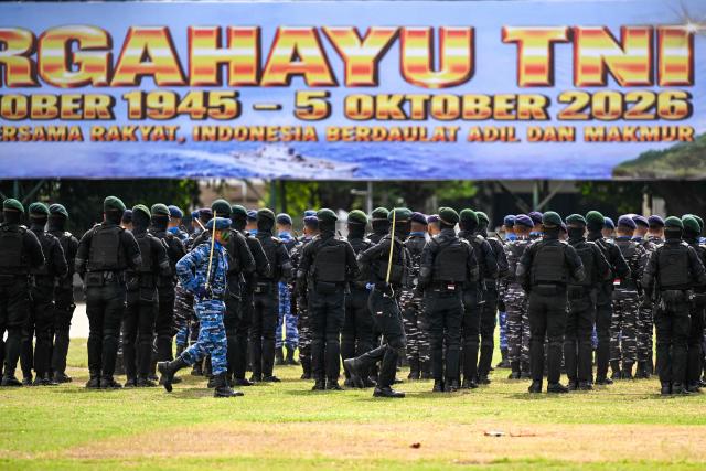 Army personnel take part part in the 81st anniversary of the Indonesian National Armed Forces (TNI) in Banda Aceh on October 5, 2026. (Photo by CHAIDEER MAHYUDDIN / AFP)