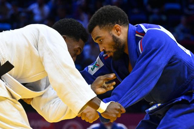 Ecuador's Jonathan Benavides (white) competes against France's Daikii Bouba in the men's under 66 kg round of 64 at the World Judo Championships in Baku on October 5, 2026. (Photo by Alexander NEMENOV / AFP)