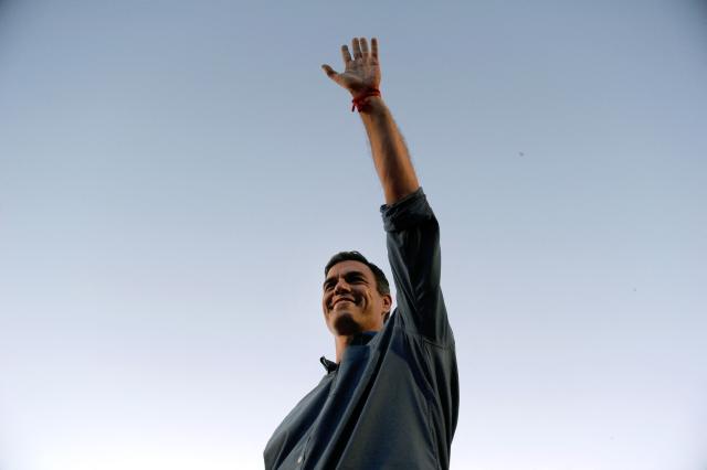 (FILES) Candidate for Secretary General of the Spanish Socialist Party (PSOE), Pedro Sanchez, waves during a political meeting with supporters at the Muelle de la Sal in Sevilla on May 19, 2017. Spanish Prime Minister Pedro Sanchez called early election for November 29 after housing set-back during a televised speech on October 5, 2026. (Photo by CRISTINA QUICLER / AFP)