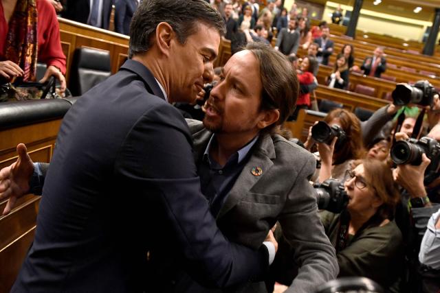 (FILES) Spanish caretaker prime minister, socialist Pedro Sanchez, is congratulated by Spanish far-left Unidas Podemos coalition leader, Pablo Iglesias (R), after winning a parliamentary vote to elect a premier at the Spanish Congress (Las Cortes) in Madrid on January 7, 2020. Spanish Prime Minister Pedro Sanchez called early election for November 29 after housing set-back during a televised speech on October 5, 2026. (Photo by PIERRE-PHILIPPE MARCOU / AFP)
