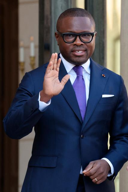 Benin's President Romuald Wadagni waves as he arrives to the presidential Elysee Palace for a meeting with France's president in Paris on October 5, 2026. (Photo by Ludovic MARIN / AFP)