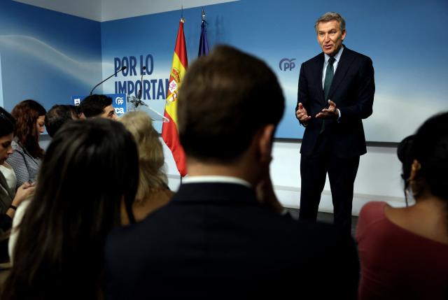 Leader of Partido Popular (People's Party) Alberto Nunez Feijoo gives a press conference at his party headquarters in Madrid on October 5, 2026 following the prime minister's early election announcement. Spanish Prime Minister Pedro Sanchez called early election for November 29 after housing set-back during a televised speech on October 5, 2026. (Photo by Thomas COEX / AFP)