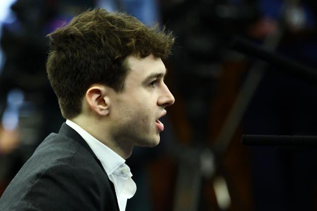 AI researcher Jacob Coxon testifies at a city council hearing in New York on October 5, 2026. Coxon previously worked for Open AI and Anthropic has warned that AI labs were "gambling with our lives". (Photo by CHARLY TRIBALLEAU / AFP)