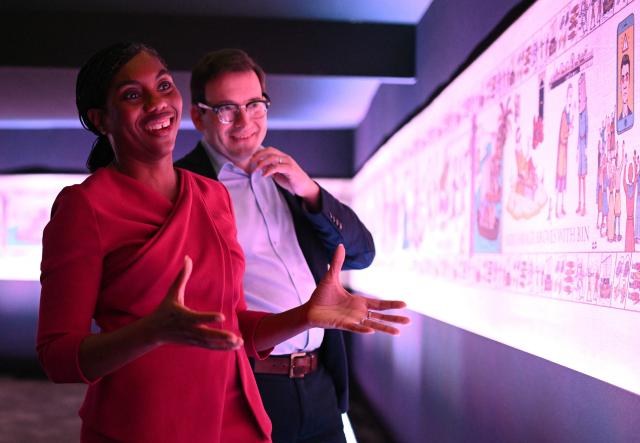 Britain's main opposition Conservative Party leader Kemi Badenoch and her husband Hamish view a parody of the Bayeux Tapestry, the Birmingham Tapestry, on day two of the annual Conservative Party conference in Birmingham, central England, on October 5, 2026.  (Photo by Oli SCARFF / AFP)