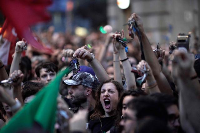 Demonstrators hold keys as they protest against evictions and high rent prices on plaza de Urquinaona in Barcelona on October 5, 2026. Spain's Socialist Prime Minister on October 5, 2026 called a snap election for November 29, after parliament rejected housing relief measures proposed by his minority government amid nationwide protests against evictions and high rent prices. (Photo by Manaure Quintero / AFP)