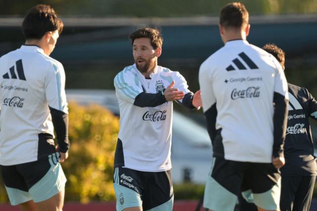 Argentina's forward Lionel Messi (C) gestures during a football training session at the Argentine Football Association (AFA) training camp in Ezeiza, Buenos Aires Province, on October 5, 2026, ahead of the friendly match against Benin. (Photo by JUAN MABROMATA / AFP)