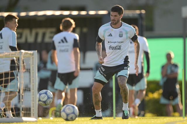 Argentina's midfielder Rodrigo De Paul kicks the ball during a football training session at the Argentine Football Association (AFA) training camp in Ezeiza, Buenos Aires Province, on October 5, 2026, ahead of the friendly match against Benin. (Photo by JUAN MABROMATA / AFP)