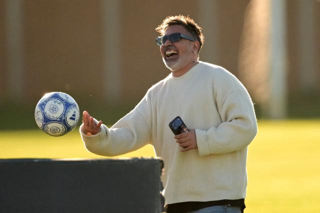 Former Argentine football player Ezequiel Lavezzi passes the ball during a football training session at the Argentine Football Association (AFA) training camp in Ezeiza, Buenos Aires Province, on October 5, 2026, ahead of the friendly match against Benin. (Photo by JUAN MABROMATA / AFP)