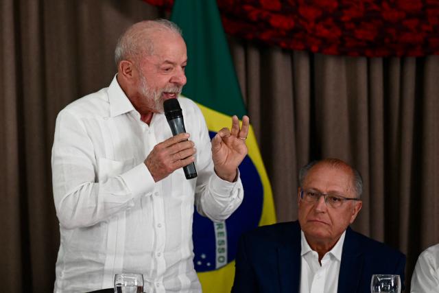 Brazil's President and re-election candidate for the Workers' Party (PT) Luiz Inacio Lula da Silva (L) speaks next to Vice-President Geraldo Alckmin (R) during a meeting with political allies to discuss strategies for the presidential election runoff in Brasilia on October 5, 2026. Right-wing senator Flavio Bolsonaro pulled off a surprise first-place finish ahead of President Luiz Inacio Lula da Silva in the election on October 4, 2026, which heads to a run-off in three weeks as neither clinched a majority. (Photo by Evaristo SA / AFP)