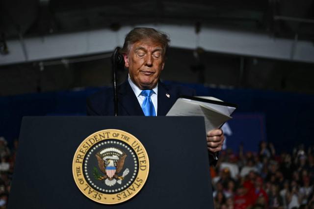 US President Donald Trump reads an excutive order during a campaign rally at Pinnacle Bank Expo Center in Grand Island, Nebraska, on October 5, 2026. (Photo by Kent NISHIMURA / AFP)