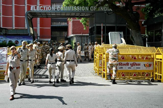 Security personnel stand guard outside the Election Commission of India office in New Delhi on October 6, 2026, during a demonstration against the country's Chief Election Commissioner Gyanesh Kumar calling for his resignation over alleged irregularities in the Special Intensive Revision (SIR) of electoral rolls. India's Supreme Court ordered the government and the national election body on October 5, to explain decisions linked to a large-scale revision of voter rolls that prompted accusations of wrongdoing. Opposition parties and activists have organised protests and called for the resignation of Kumar, alleging that the revision had improperly removed millions of names from voter lists. (Photo by Arun SANKAR / AFP)