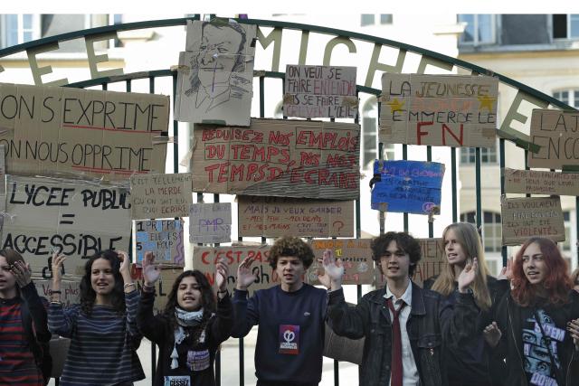 Protesters gather in front of the Michelet high school during a demonstration of high-school students as part of a nationwide protest movement over learning conditions in Vanves, outside Paris, on October 6, 2026. Since late September, pupils have barred the entrances to hundreds of schools, complaining of teacher absences, overloaded timetables, dilapidated classrooms and buildings ill-adapted to rising temperatures, among other grievances. (Photo by GEOFFROY VAN DER HASSELT / AFP)