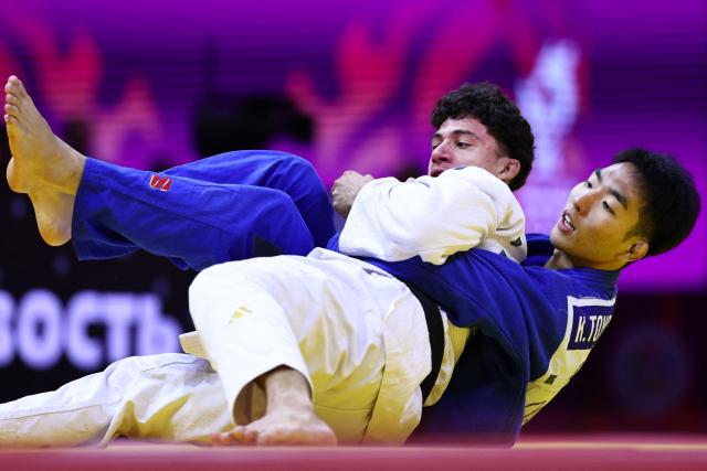 France's Dayyan Boulemtafes (white) competes against Australia's Kohsei Toyoshima in the men's under 73 kg round of 32 at the World Judo Championships in Baku on October 6, 2026. (Photo by Anne-Christine POUJOULAT / AFP)