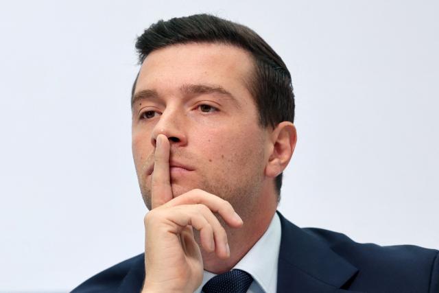 President of French far-right party Rassemblement National (RN) Jordan Bardella attends a press conference with Far-right party Rassemblement National (RN) candidate in France's 2027 presidential election to present the party’s counter-budget for 2027 and its proposed budgetary trajectory for 2027–2032 at the party's headquarters in Paris, on October 6, 2026. French far-right presidential candidate Marine Le Pen said that she would implement 140 billion euros ($157 billion) in cost savings by 2032 if elected next year, warning that without change France was "heading towards default" on its debt. (Photo by MEHDI FEDOUACH / AFP) / ALTERNATE CROP