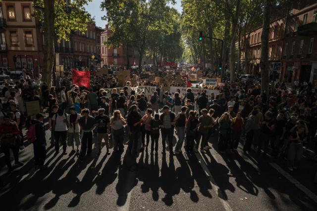 Protesters rally during a demonstration of high-school students as part of a nationwide protest movement over learning conditions in Toulouse, on October 6, 2026. Since late September, pupils have barred the entrances to hundreds of schools, complaining of teacher absences, overloaded timetables, dilapidated classrooms and buildings ill-adapted to rising temperatures, among other grievances. (Photo by Ed JONES / AFP)