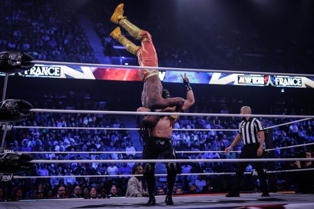 Wrestlers Bandido (bottom) and Kofi (up) fight during the AEW Grand Slam event at the Adidas Arena in Paris on October 6, 2026. (Photo by Simon WOHLFAHRT / AFP)