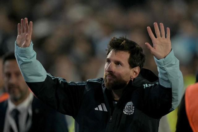 Argentina's forward #10 Lionel Messi acknowledges the crowd following the international friendly football match between Argentina and Benin at the Mas Monumental stadium in Buenos Aires on October 6, 2026. (Photo by JUAN MABROMATA / AFP)