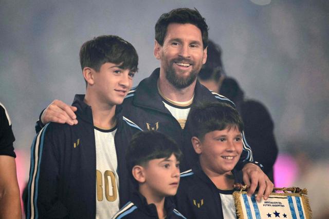 Argentina's forward #10 Lionel Messi smiles along with his sons Thiago (L), Mateo (R), and Ciro (C) ahead of the international friendly football match between Argentina and Benin at the Mas Monumental stadium in Buenos Aires on October 6, 2026. (Photo by JUAN MABROMATA / AFP)