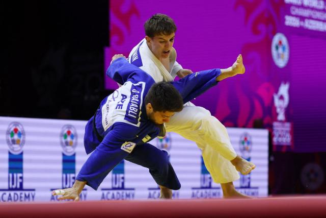 Serbia's Mihajlo Simin (white) competes against Azerbijan's Omar Rajabli in the men's under 81 kg quarter-final at the World Judo Championships in Baku on October 7, 2026. (Photo by Anne-Christine POUJOULAT / AFP)