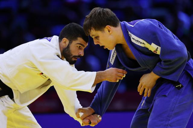 Georgia's Tato Grigalashvili  (white) competes against Serbia's Mihajlo Simin in the men's under 81 kg semi-final at the World Judo Championships in Baku on October 7, 2026. (Photo by Anne-Christine POUJOULAT / AFP)