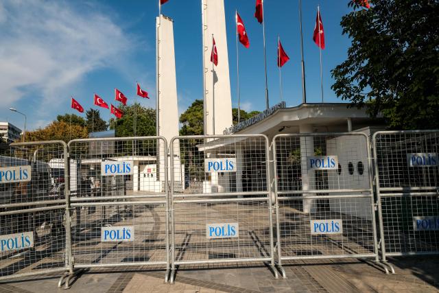 This photograph shows police fences as Turkish Police block Konak square due to potential protests after Izmir mayor joined the ruling Justice and Development Party (AKP) in Izmir, on October 7, 2026. The mayor of Izmir, Turkey's third city and an opposition stronghold, on Wednesday defected to the ruling AKP, in a huge symbolic victory for Turkish President Recep Tayyip Erdogan. Mayor Cemil Tugay's decision to join the Islamic-rooted Justice and Development Party (AKP) was announced by Erdogan at a parliamentary group meeting in Ankara where he personally welcomed the mayor in a party-like atmosphere broadcast live on TV. (Photo by Murat Kocabas / AFP)