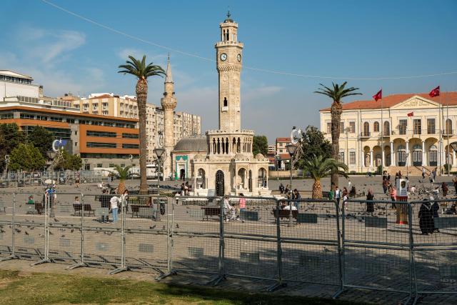 This photograph shows police fences as Turkish Police block Konak square due to potential protests after Izmir mayor joined the ruling Justice and Development Party (AKP) in Izmir, on October 7, 2026. The mayor of Izmir, Turkey's third city and an opposition stronghold, on Wednesday defected to the ruling AKP, in a huge symbolic victory for Turkish President Recep Tayyip Erdogan. Mayor Cemil Tugay's decision to join the Islamic-rooted Justice and Development Party (AKP) was announced by Erdogan at a parliamentary group meeting in Ankara where he personally welcomed the mayor in a party-like atmosphere broadcast live on TV. (Photo by Murat Kocabas / AFP)