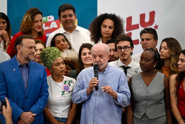 Brazil's President and re-election candidate Luiz Inacio Lula da Silva (C) speaks during a meeting with current and newly elected lawmakers at a hotel in Brasilia on October 7, 2026. (Photo by Evaristo Sa / AFP)