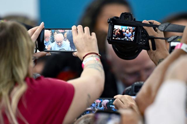 Brazil's President and re-election candidate Luiz Inacio Lula da Silva is seen on mobile phone and camera screens as he speaks during a meeting with current and newly elected lawmakers at a hotel in Brasilia on October 7, 2026. (Photo by Evaristo Sa / AFP)