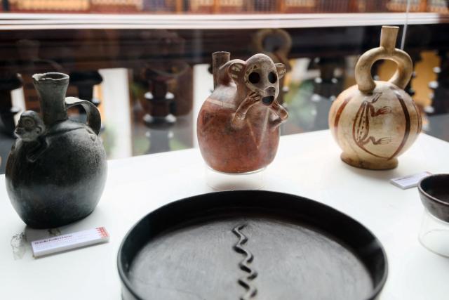 (L-R) A Chimu-style bottle, a Vicus-style bottle and a Moche-style bottle are displayed during a ceremony marking the handover of 342 cultural artefacts repatriated from six countries to Peru's Ministry of Culture, at the Foreign Ministry headquarters in Lima on October 7, 2026. (Photo by Connie FRANCE / AFP)