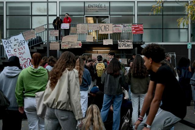Students protesters hold placards as they gather for a blockade at the IUT Bordeaux Montaigne university institute of technology in Bordeaux, on October 8, 2026, as part of a nationwide protest movement over learning conditions. Since late September, pupils have barred the entrances to hundreds of schools, complaining of teacher absences, overloaded timetables, dilapidated classrooms and buildings ill-adapted to rising temperatures, among other grievances. (Photo by Philippe LOPEZ / AFP)