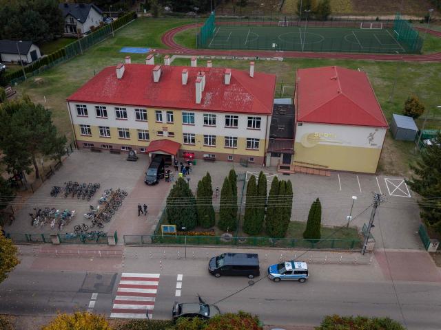 This aerial photograph shows the school building where a 15-year-old fatally stabbed the caretaker at the John-Paul II primary school in Leszczydol-Nowiny, Poland and wounded two other adults on October 8, 2026, a day after a similar knife attack wounded nine in a Polish high school, police said. Police arrested the boy after the attack at the John-Paul II primary school in Leszczydol-Nowiny, a small town 70 kilometres (40 miles) northeast of Warsaw, a police spokesperson told AFP. (Photo by Wojtek RADWANSKI / AFP)