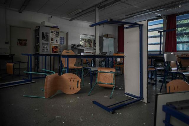 A table lies overturned among overturned chairs and broken glass in a classroom at “Les Iris” high school in Lormont, near Bordeaux, southwestern France, on October 8, 2026, after youths ransacked part of the school, stealing around ten computers and setting fire to a stockpile of paper, according to the headteacher. Since late September, pupils have barred the entrances to hundreds of schools, complaining of teacher absences, overloaded timetables, dilapidated classrooms and buildings ill-adapted to rising temperatures, among other grievances. (Photo by Philippe LOPEZ / AFP)