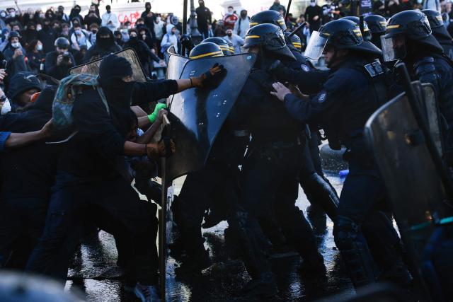 French police officers clash with protesters during a demonstration of high-school students at Place de la Bastille, in Paris, on October 8, 2026, as part of a nationwide protest movement over learning conditions. Since late September, pupils have barred the entrances to hundreds of schools, complaining of teacher absences, overloaded timetables, dilapidated classrooms and buildings ill-adapted to rising temperatures, among other grievances. (Photo by Kenzo TRIBOUILLARD / AFP)