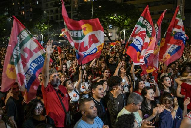 Students and supporters of Brazil's President and presidential candidate Luiz Inacio Lula da Silva take part in a demonstration against the far right in Sao Paulo, Brazil, on October 8, 2026. (Photo by NELSON ALMEIDA / AFP)