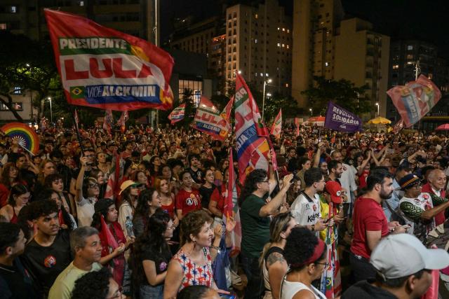 Students and supporters of Brazil's President and presidential candidate Luiz Inacio Lula da Silva take part in a demonstration against the far right in Sao Paulo, Brazil, on October 8, 2026. (Photo by NELSON ALMEIDA / AFP)